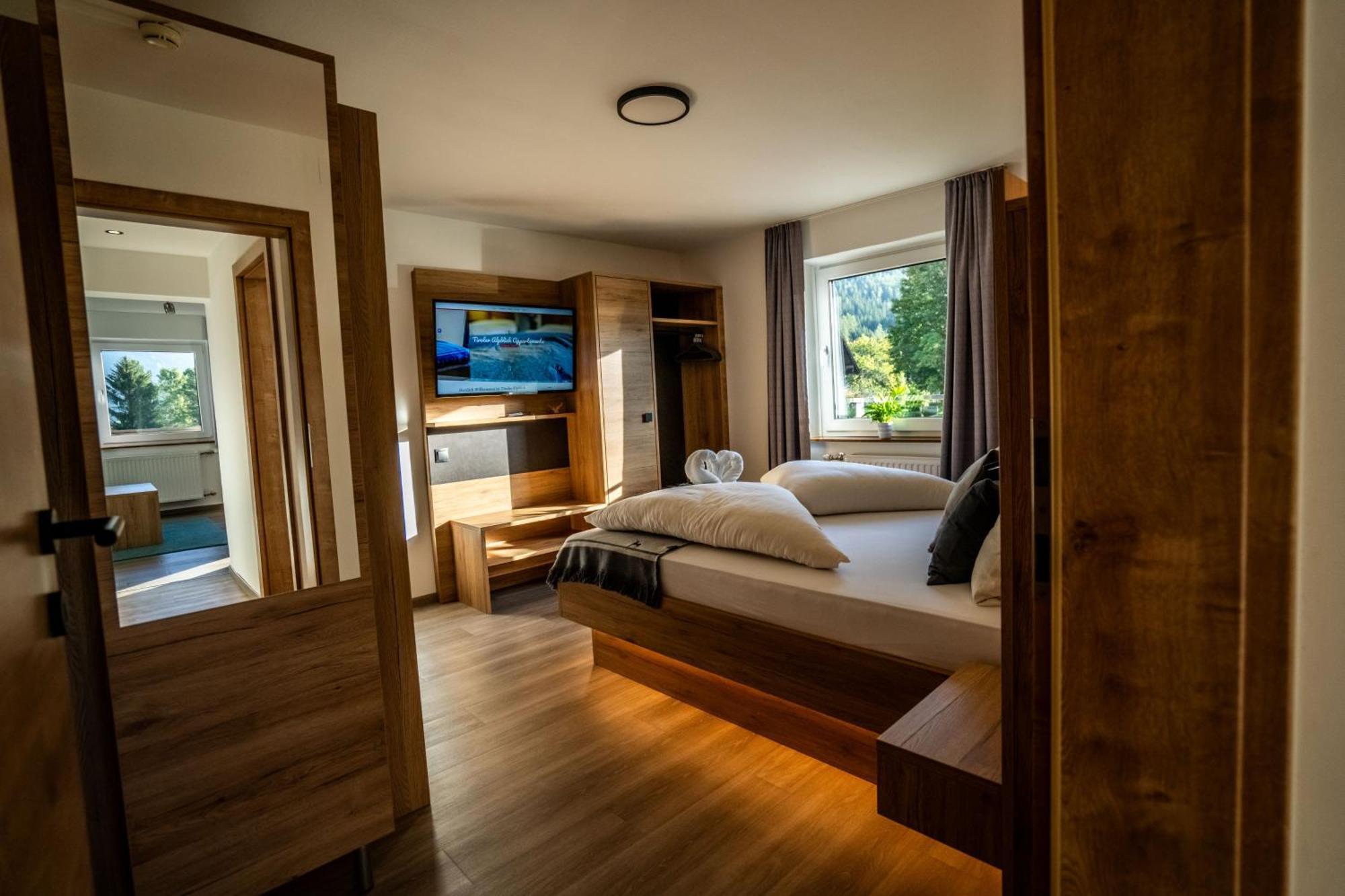 Tiroler Alpblick Appartements 埃尔瓦尔德 外观 照片