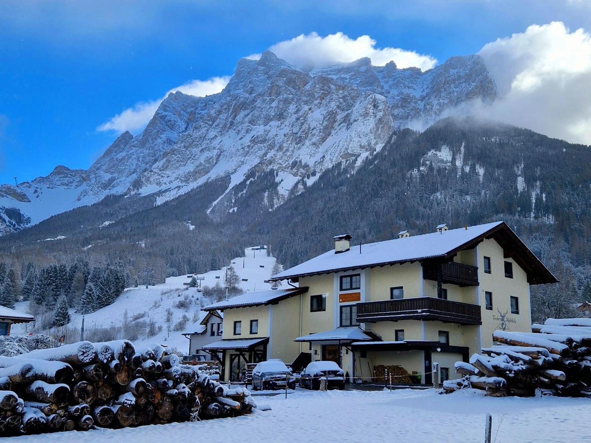 Tiroler Alpblick Appartements 埃尔瓦尔德 外观 照片